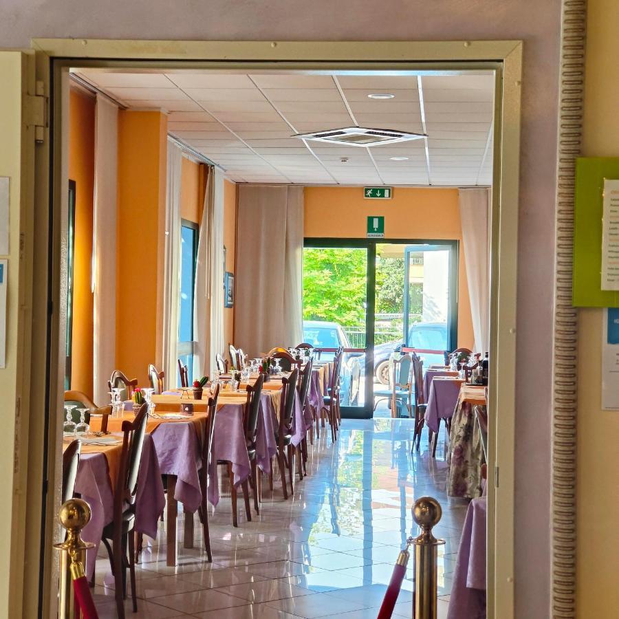 Hotel Marittimo Rimini Exterior foto